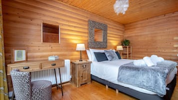 Apartment, 1 Bedroom (WeeOne) | Bathroom | Free toiletries, hair dryer, bathrobes, towels