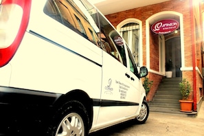 Property entrance - Dcorner (Tbilisi)