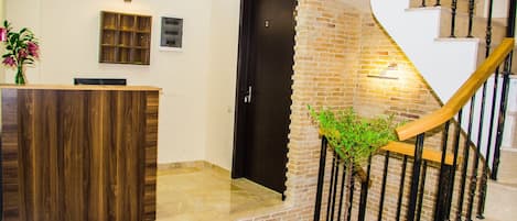 Quầy tiếp tân