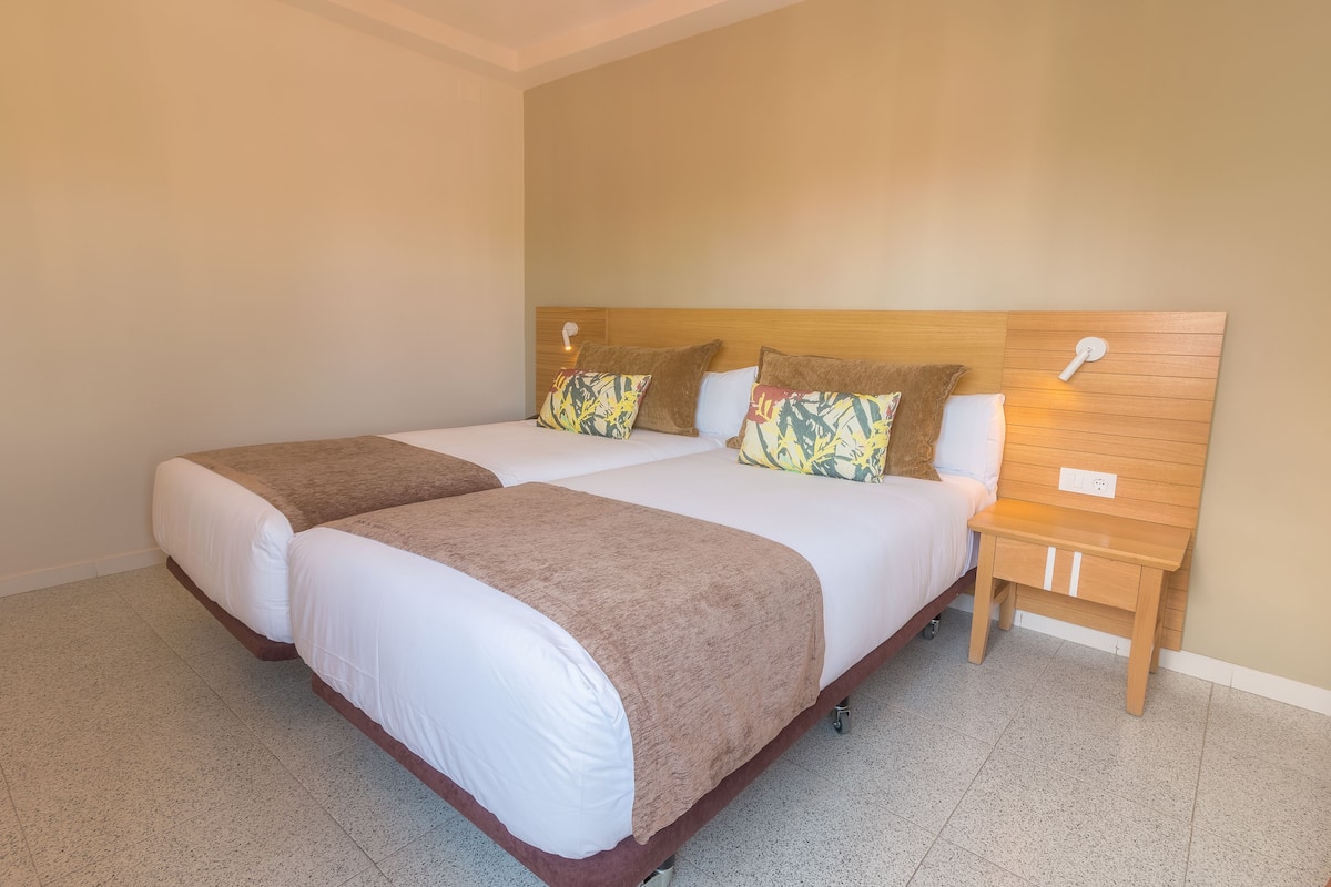 Caja de seguridad en la habitación, wifi gratis y ropa de cama