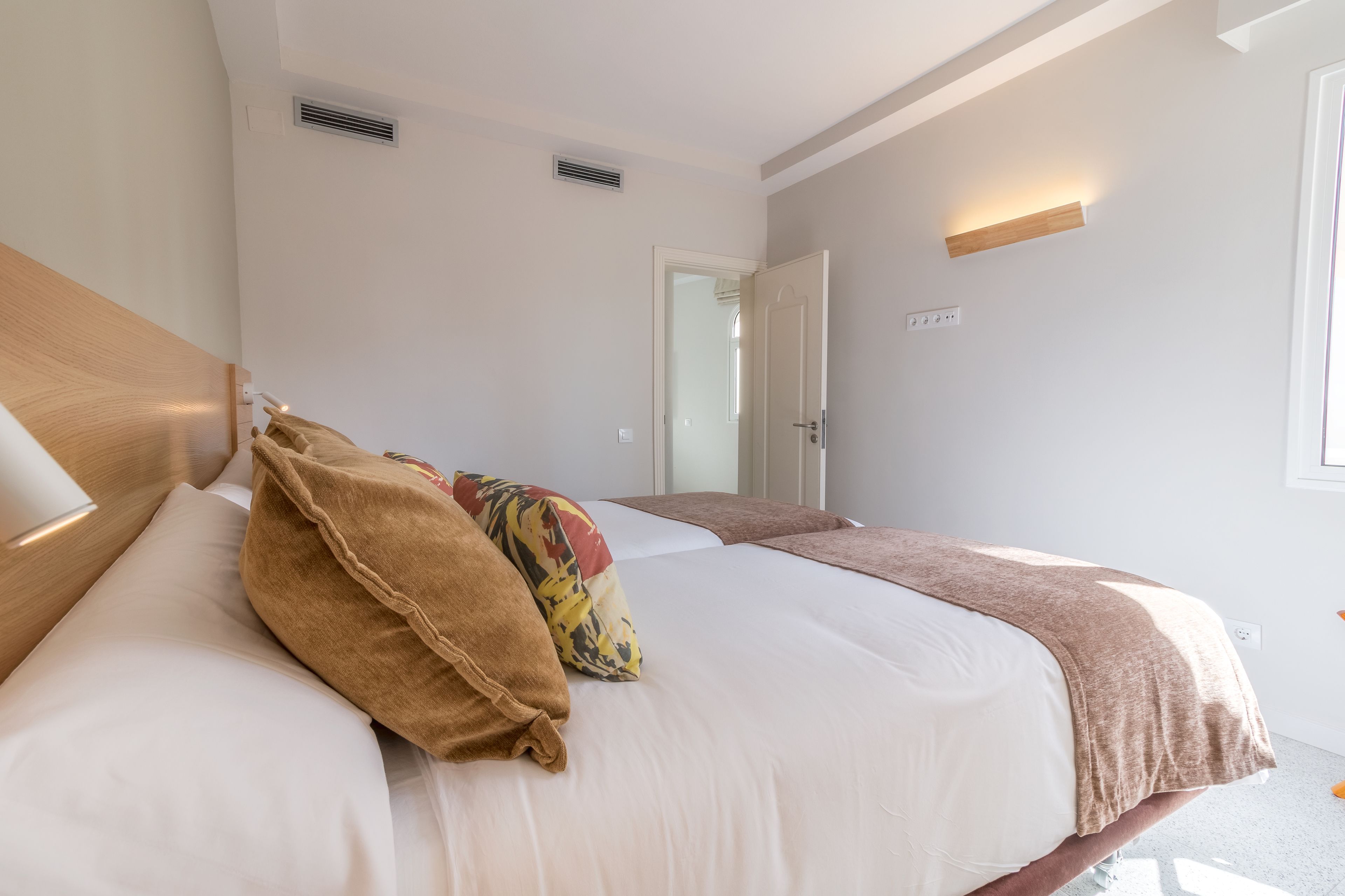 in-room safe, free wifi, bed sheets