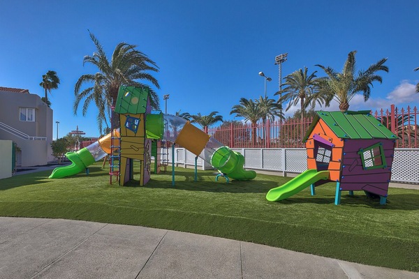 Zona de juegos infantil al aire libre