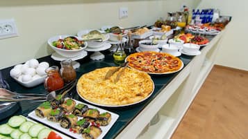 Daily continental breakfast (GEL 35 per person)