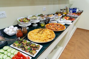 Bữa sáng kiểu Âu hàng ngày (35 GEL/mỗi người) 