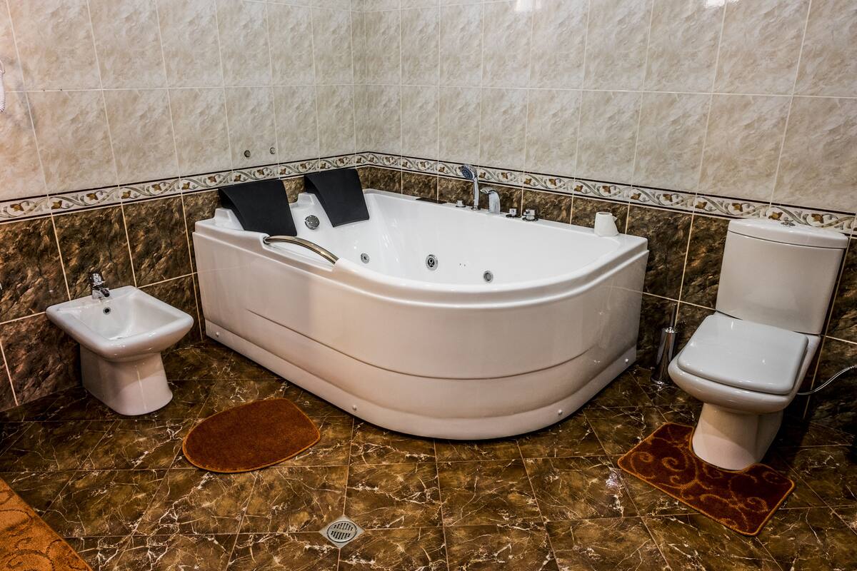 junior suite, jetted tub | jetted bathtub