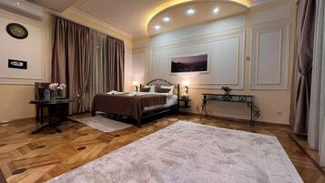 Deluxe Room, Balcony, Garden View | Premium bedding, minibar, in-room safe, desk