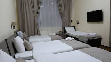 1 bedroom, premium bedding, minibar, in-room safe