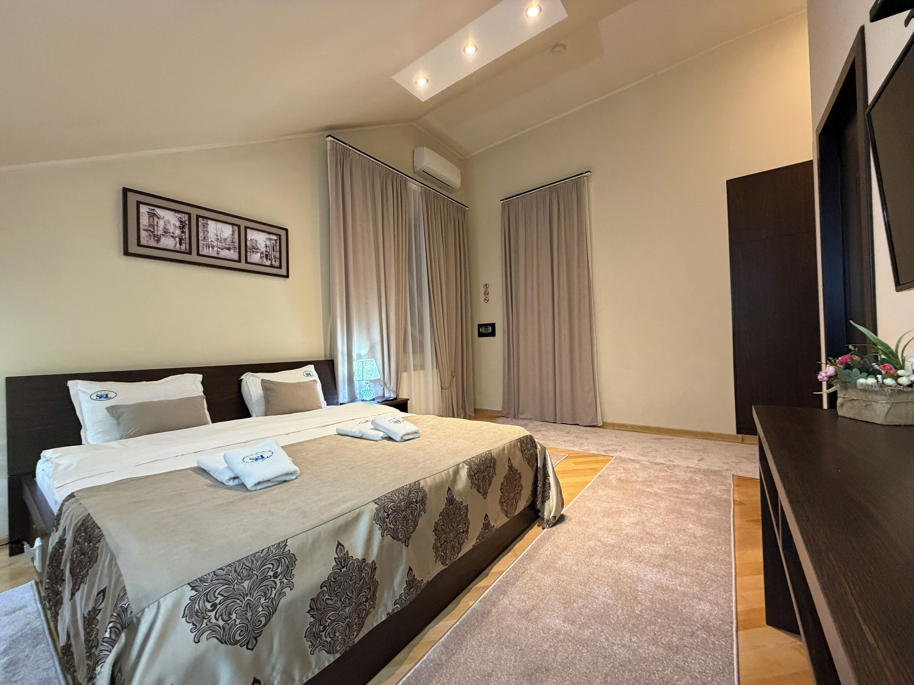 Standard Double Room, Terrace | Premium bedding, minibar, in-room safe, desk