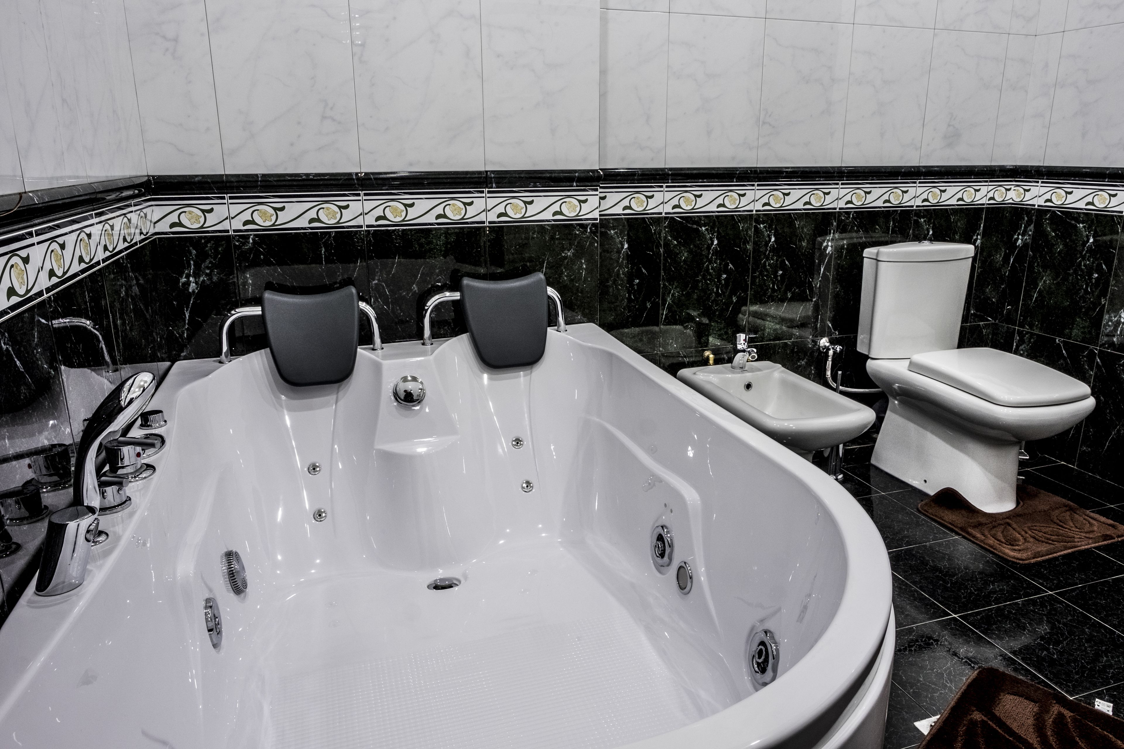 junior suite, jetted tub, city view | jetted bathtub