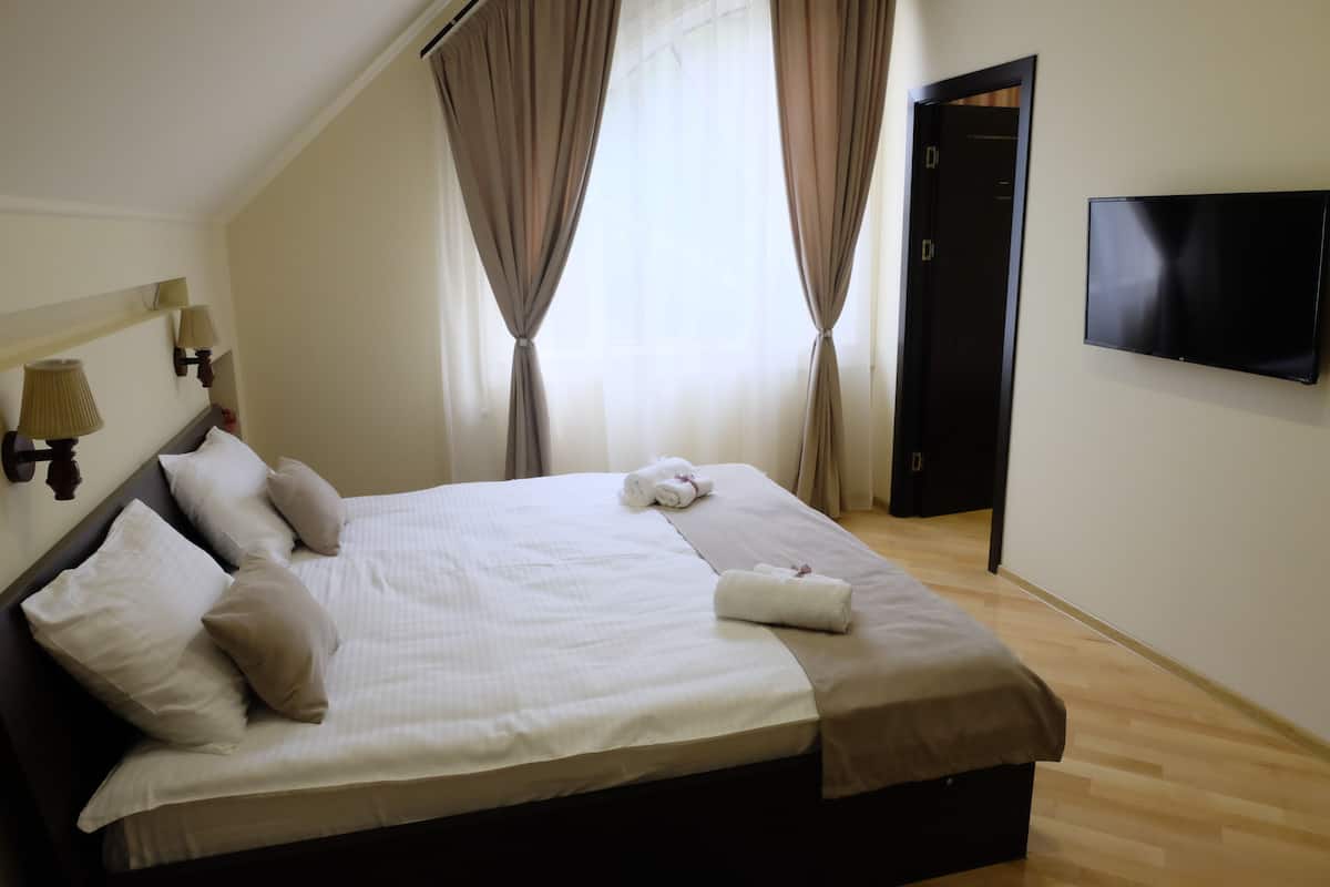 Family Suite | 1 bedroom, premium bedding, minibar, in-room safe