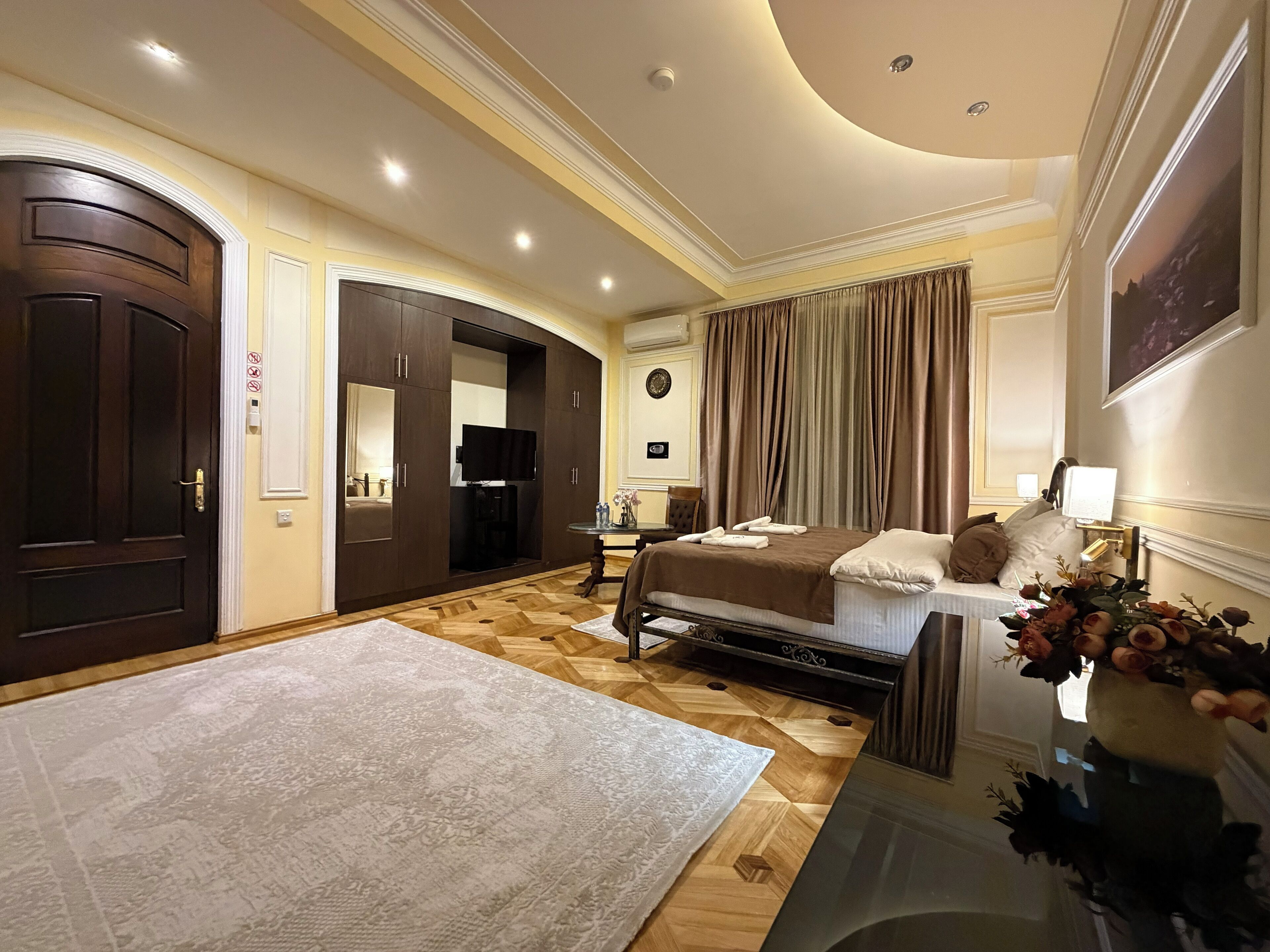 Deluxe Room, Balcony, Garden View | Premium bedding, minibar, in-room safe, desk