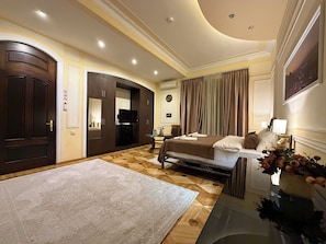 Deluxe Room, Balcony, Garden View | Premium bedding, minibar, in-room safe, desk