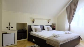 Family Suite | Premium bedding, minibar, in-room safe, desk