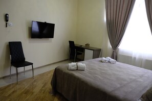 Twin Room (202)