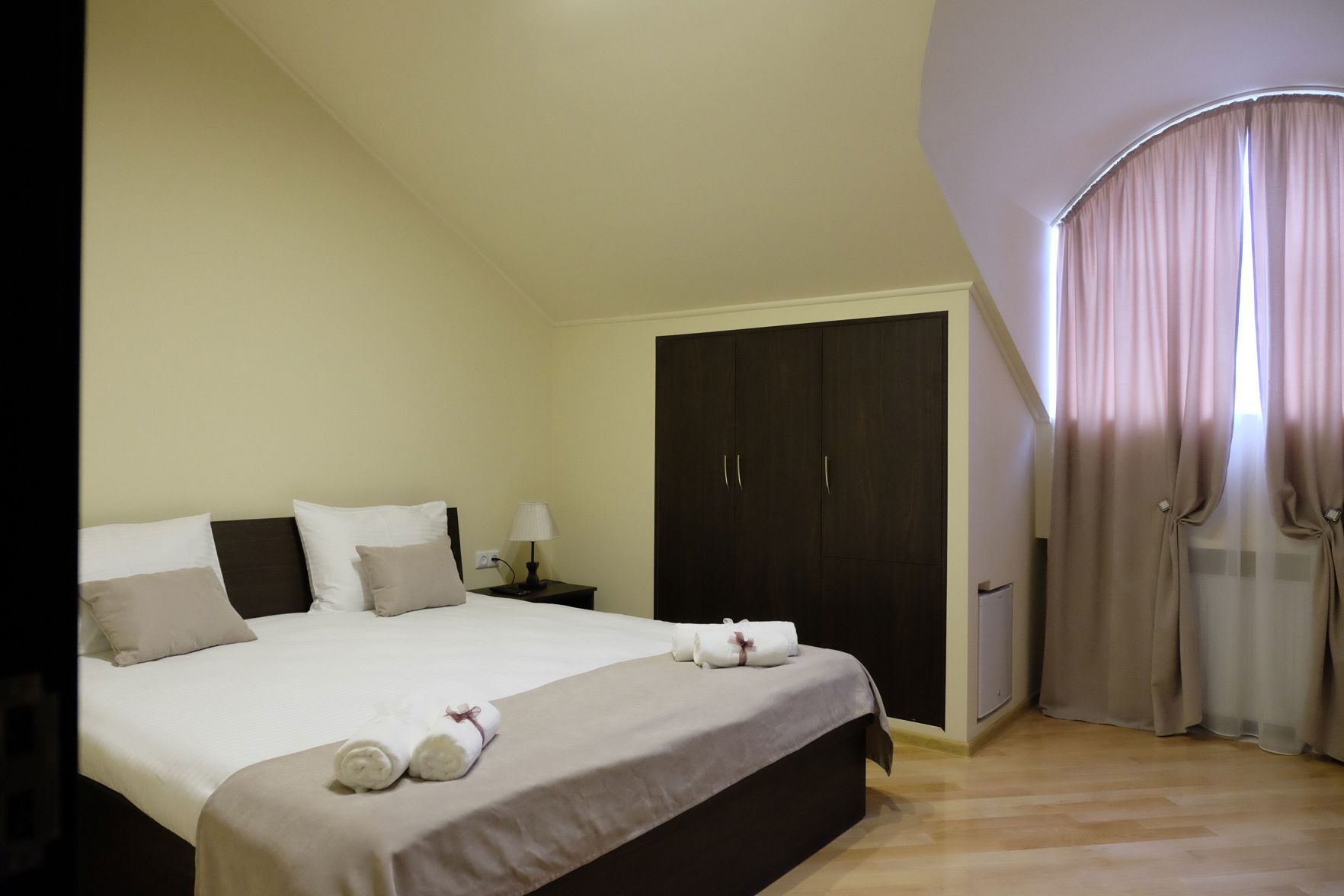 Premium bedding, minibar, in-room safe, desk