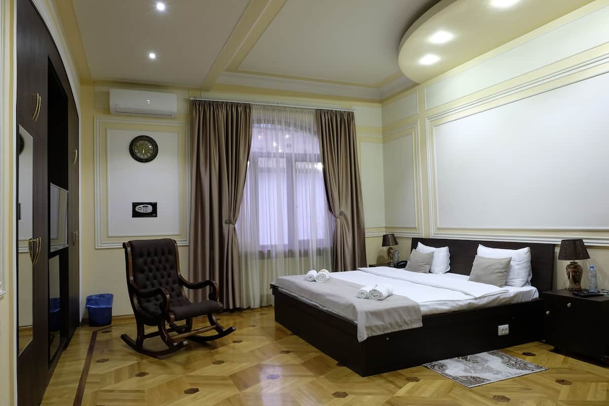 Deluxe Room, Balcony, Garden View | 1 bedroom, premium bedding, minibar, in-room safe