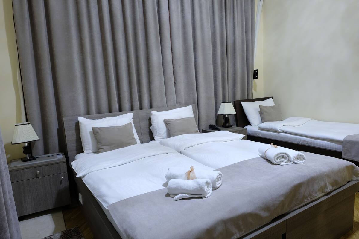 Standard Triple Room | Premium bedding, minibar, in-room safe, desk