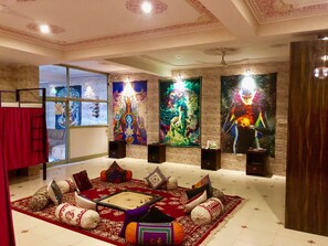 Asrama Umum Deluks, asrama campuran | Area keluarga | TV layar datar