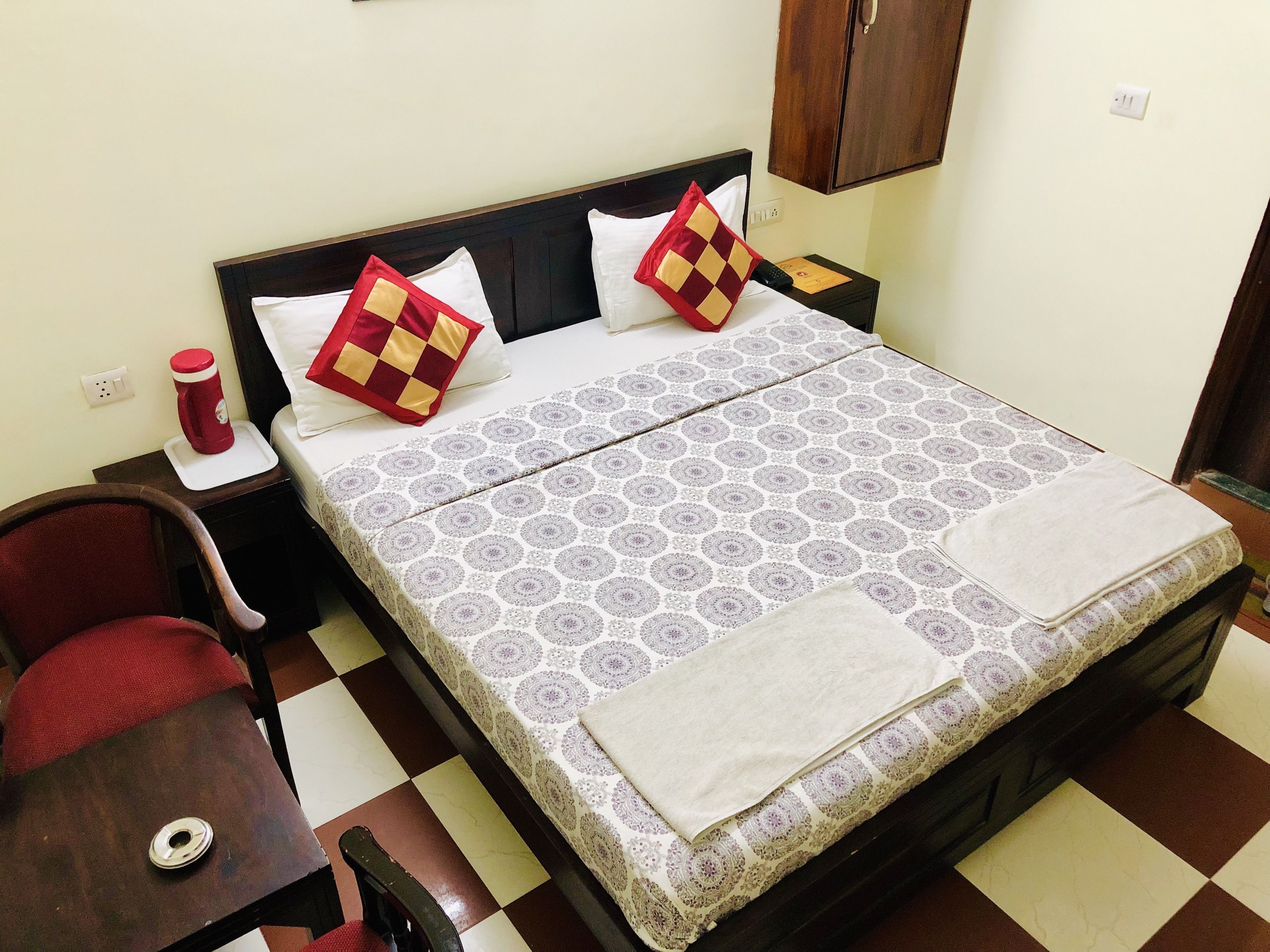 deluxe ac room | 1 bedroom, premium bedding, in-room safe, desk