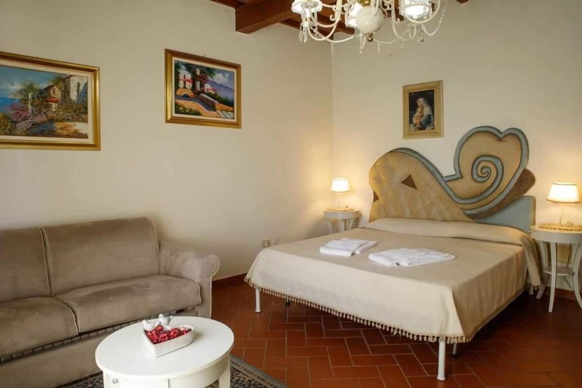 Chambre Triple Supérieure, baignoire | Coffres-forts dans les chambres, lits bébé (en supplément)