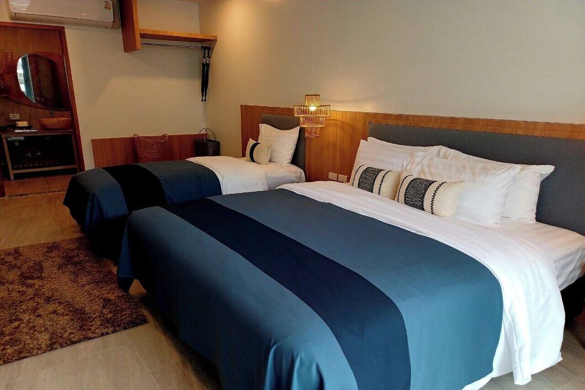 Family Room, 1 Bedroom, Non Smoking | Minibar, in-room safe, blackout drapes, soundproofing