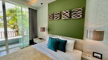 Minibar, caja de seguridad en la habitación y cortinas blackout