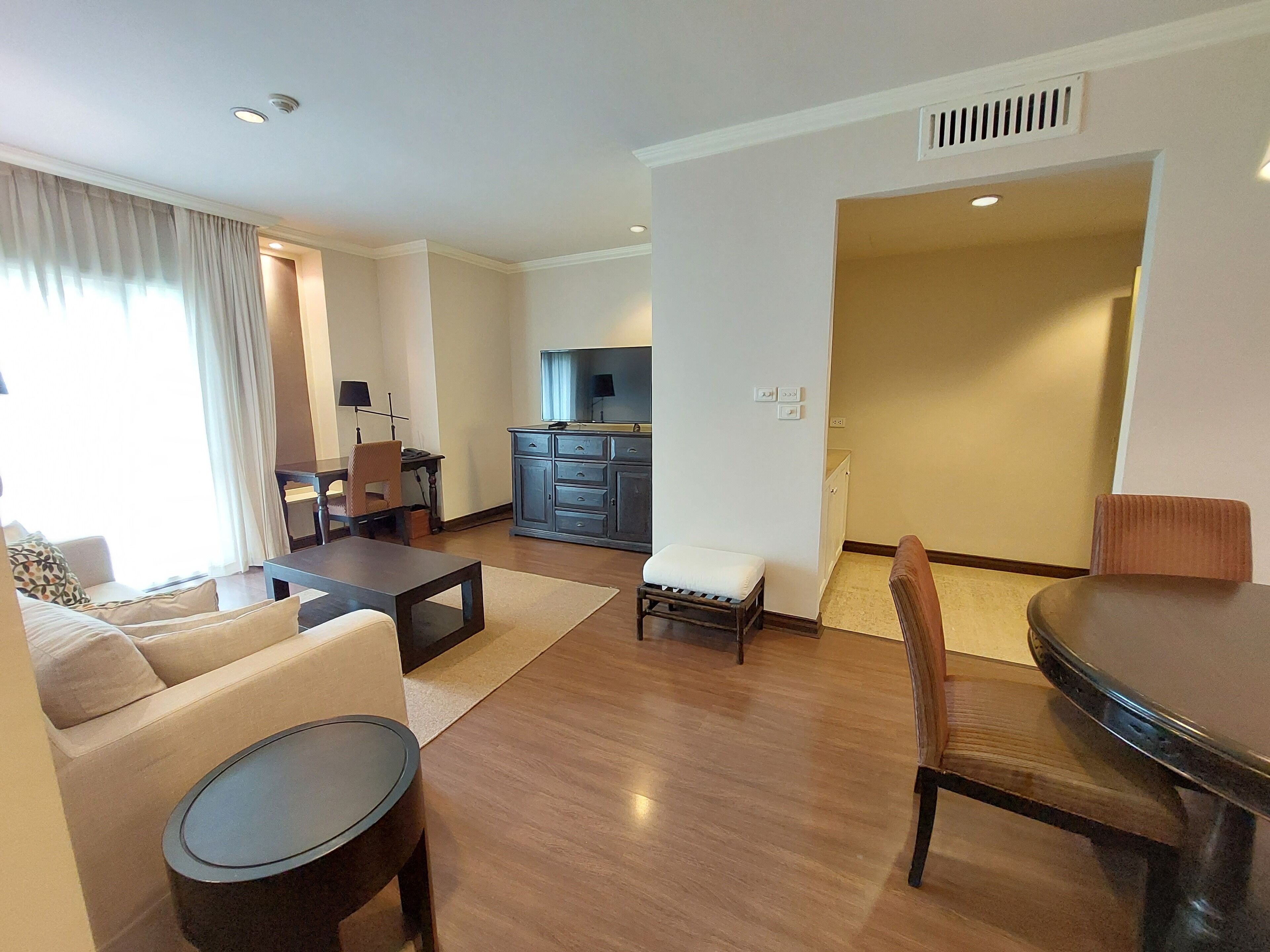 42-inch led tv with satellite channels, tv