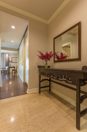 Executive Suite - 1 Bedroom | In-room safe, desk, laptop workspace, soundproofing - At 21 Saladaeng (Bangkok)