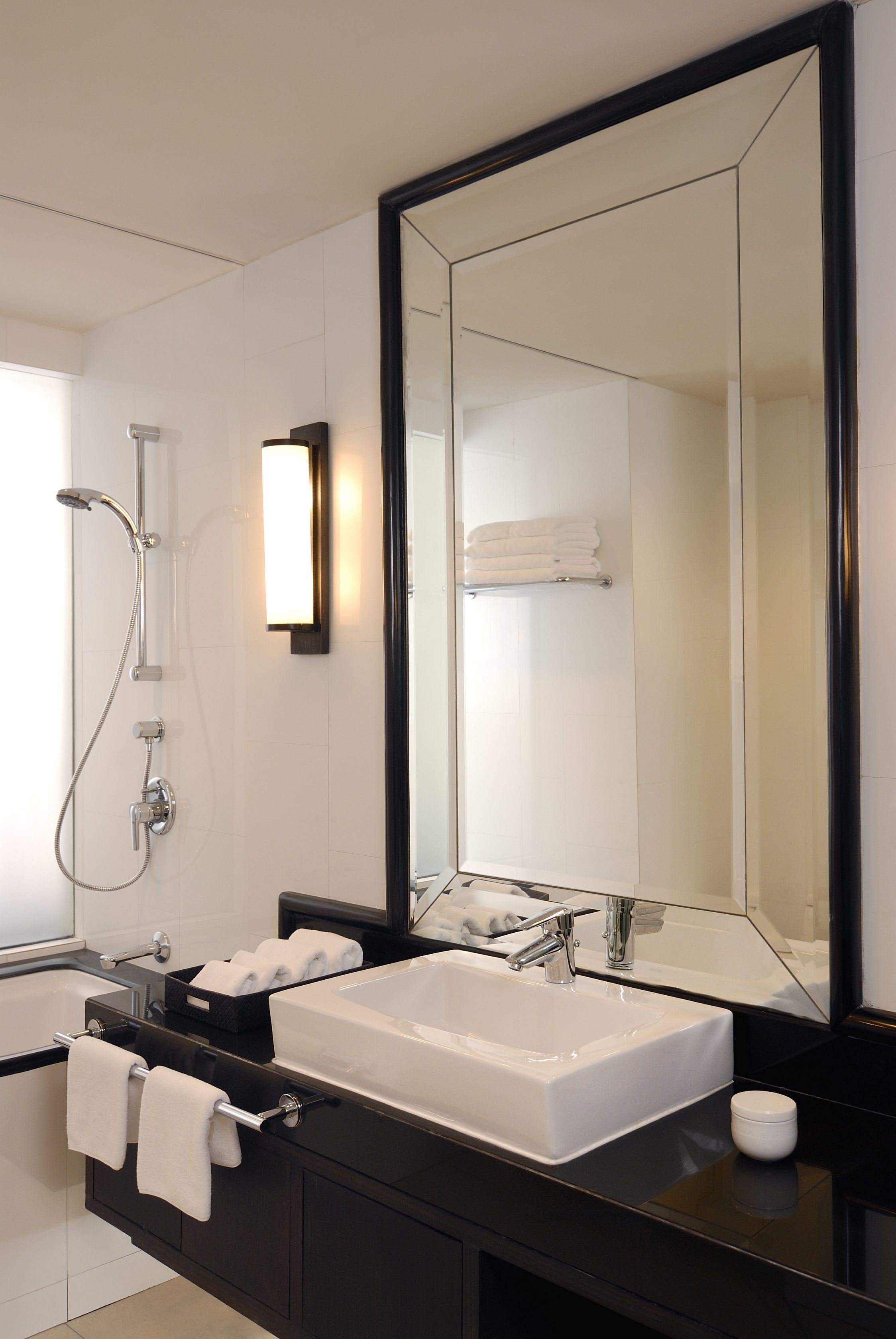 executive suite - 1 bedroom | bathroom | shower, free toiletries, hair dryer, bidet