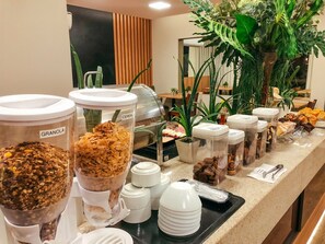 Free daily buffet breakfast  - Presto Hotel (Blumenau)