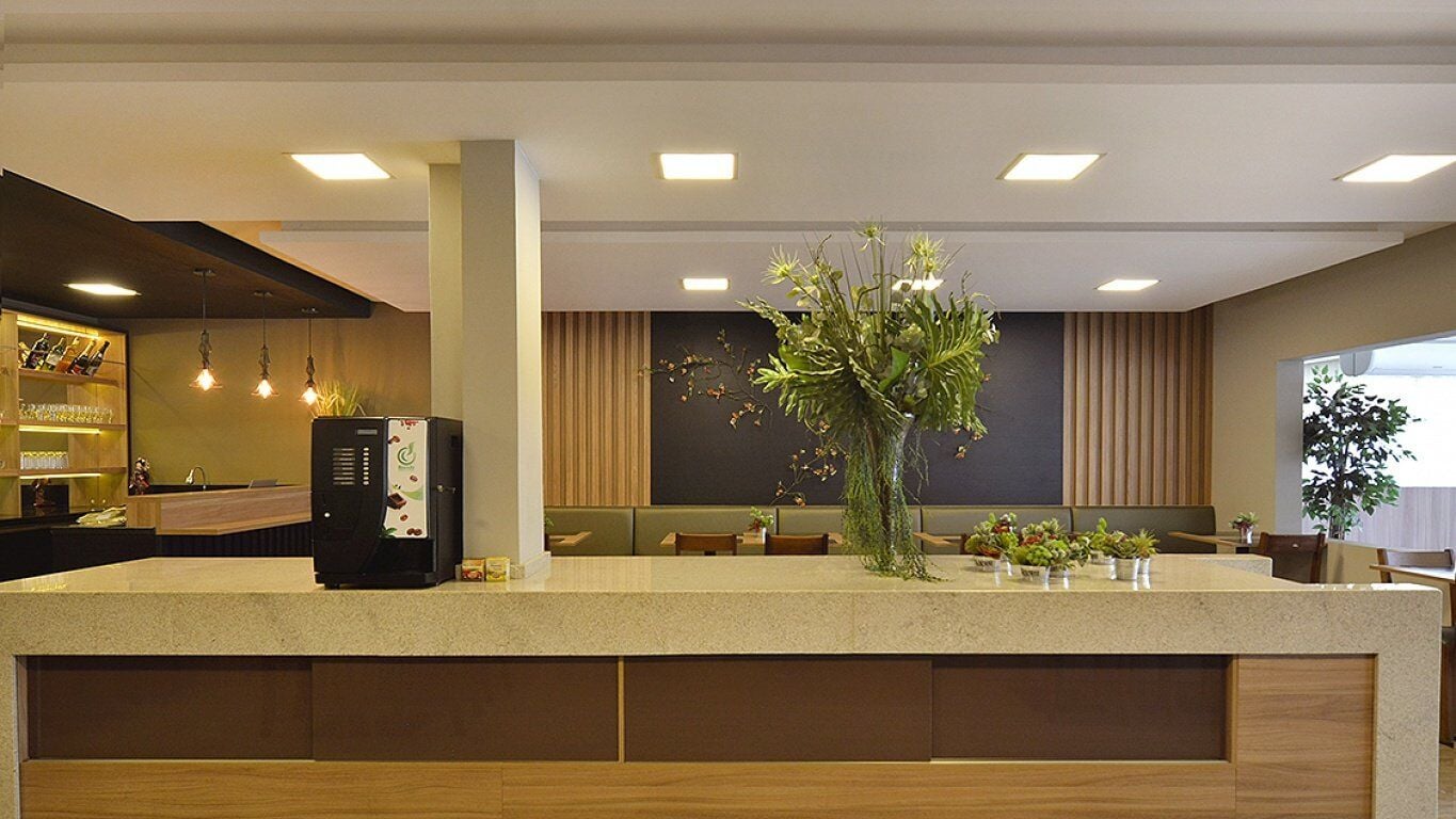 含每日吃到飽早餐