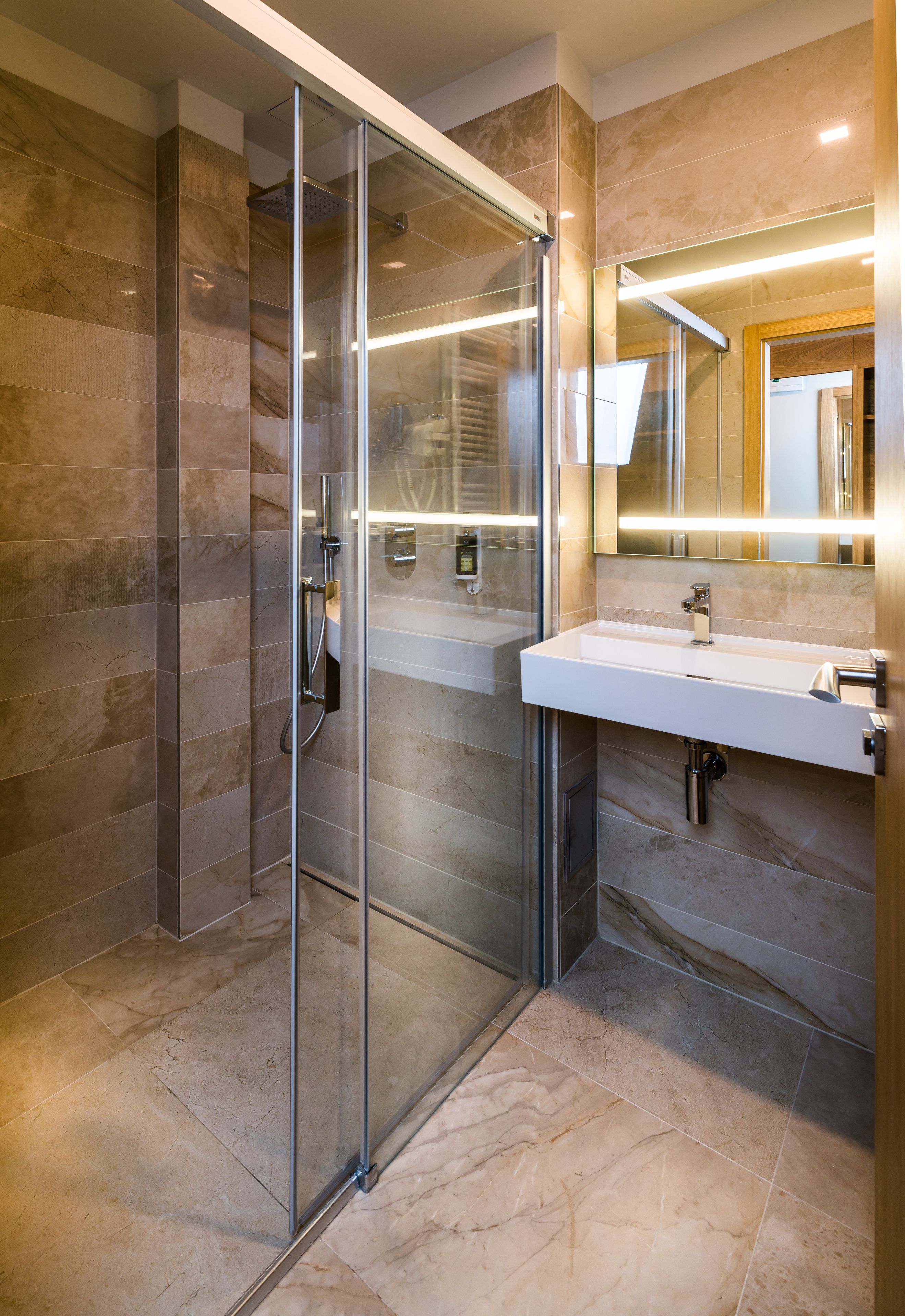 thermal exclusive | bathroom | free toiletries, hair dryer, dressing gowns, slippers