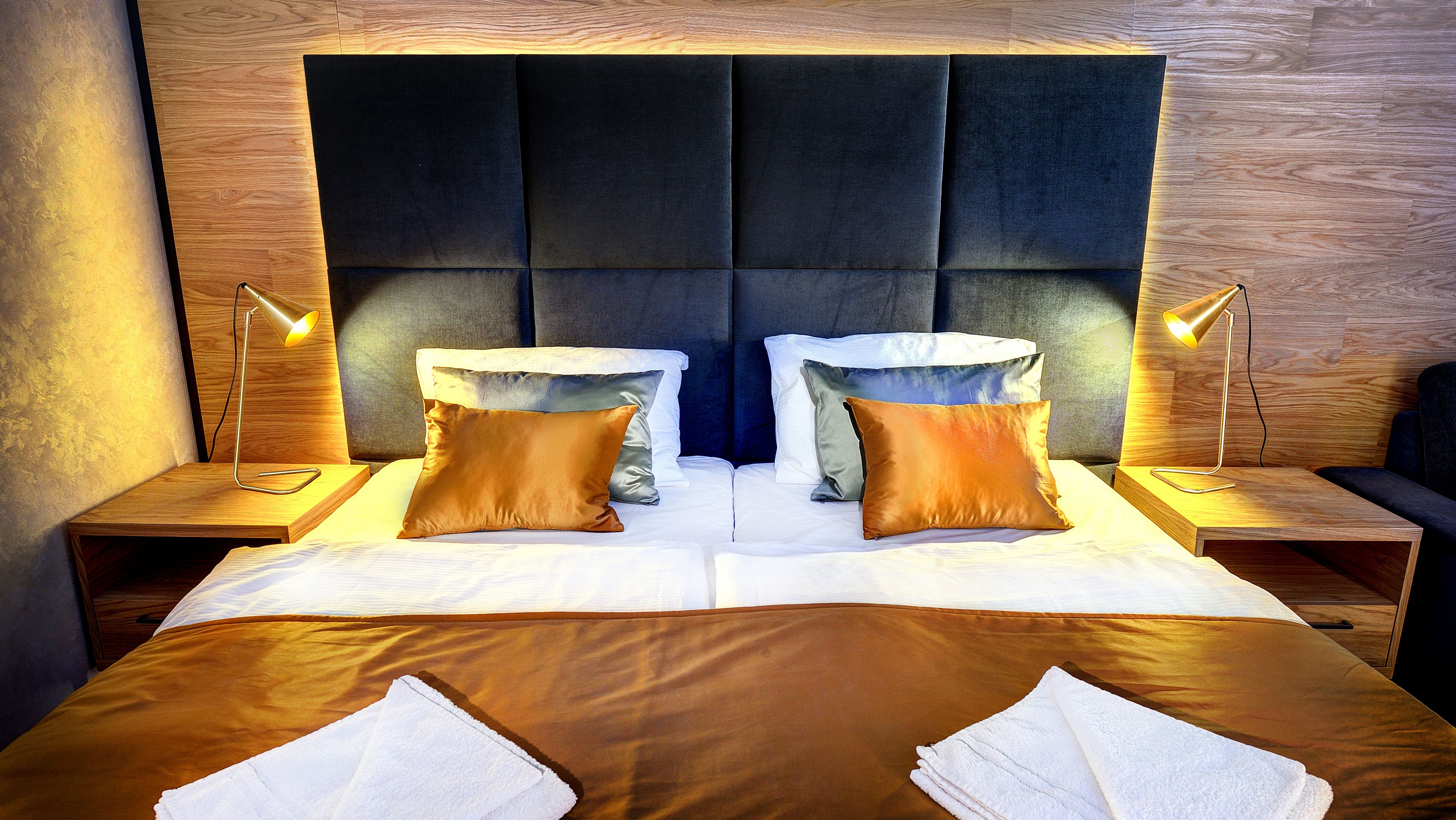 hypo-allergenic bedding, minibar, in-room safe, desk