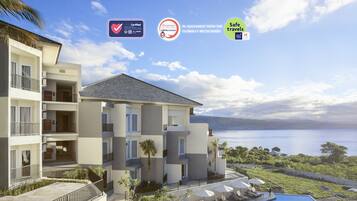 Vista frontal de la propiedad