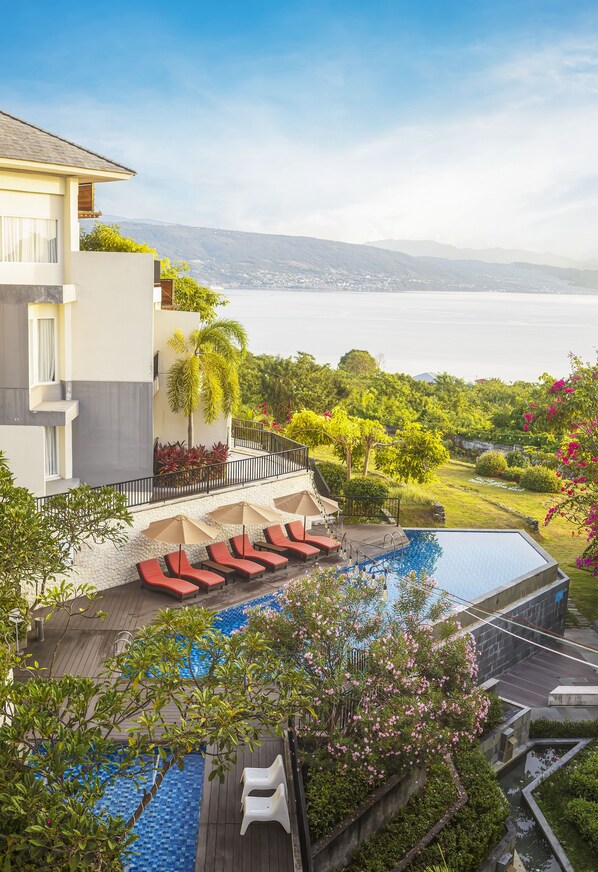 Premium bedding, down comforters, minibar, in-room safe - Swiss-Belinn Luwuk (Luwuk)