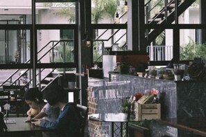 Bar (in der Unterkunft)