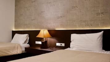 Blackout drapes, free WiFi