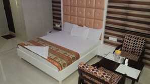 Phòng đôi Business, 1 giường đôi | 1 phòng ngủ, bàn, phòng cách âm, bàn ủi/dụng cụ ủi quần áo