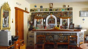 Bar (on property) - Golden Star Rooms (Ios)