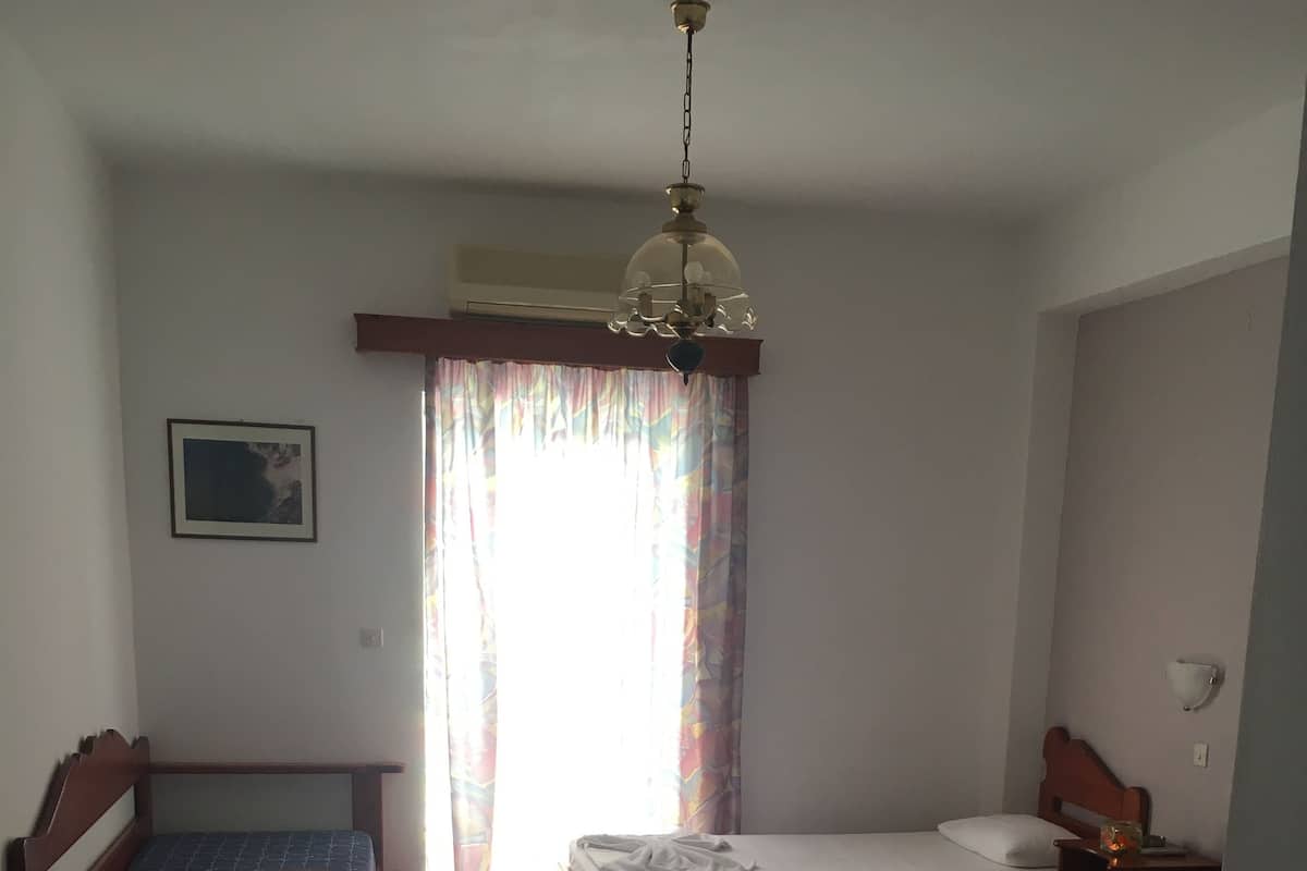 三人房 | 客房内保险箱、熨斗/熨板、免费 WiFi