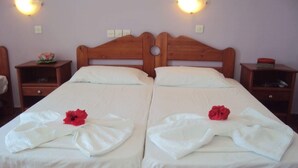 Double Room | In-room safe, iron/ironing board (on request), WiFi (free) - Golden Star Rooms (Ios)