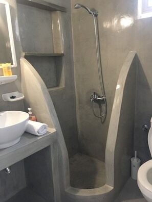 Double Room | Bathroom | Shower, free toiletries, hair dryer, towels - Golden Star Rooms (Ios)