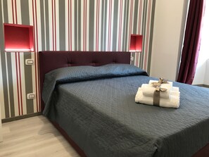 Rom – superior | Individuelt dekorert, individuelt innredet og skrivebord