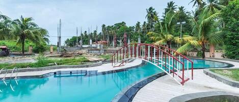 Outdoor pool, pool loungers