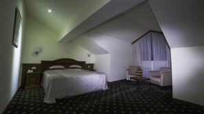 Svit | Sängtillbehör av högsta kvalitet och värdeförvaringsskåp på rummet