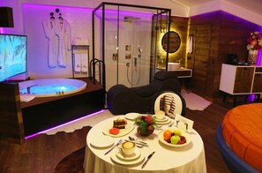 Suite, Jetted Tub | Minibar, in-room safe, laptop workspace, soundproofing - Cephanelik Butik Hotel (Trabzon)
