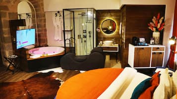 Deluxe-sviitti | Minibaari, tallelokero huoneessa