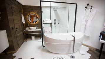Suite Supérieure | Baignoire relaxante profonde