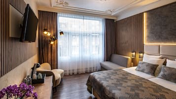Comfort Triple Room | In-room safe, desk, iron/ironing board, free WiFi