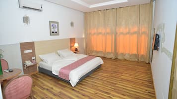 Premium Double Room | Desk, soundproofing, rollaway beds, free WiFi